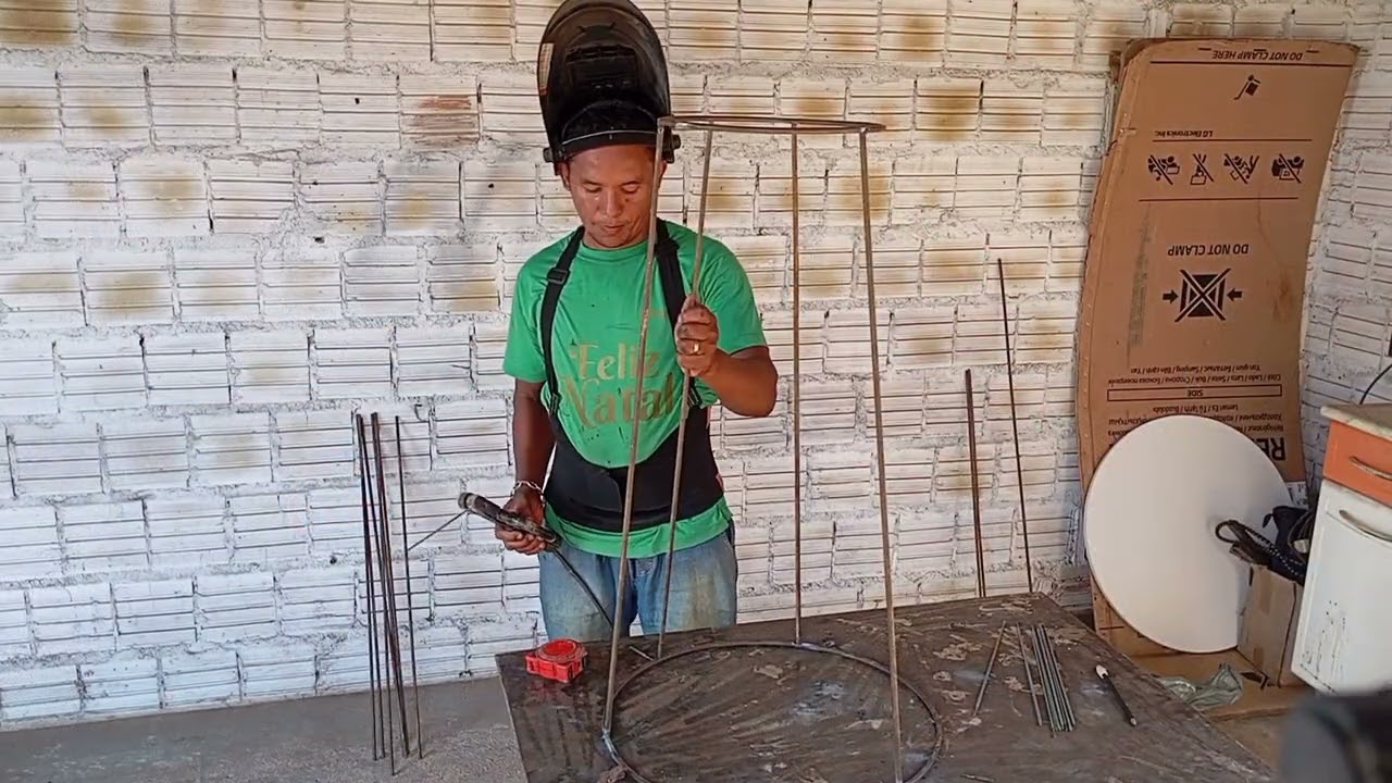 Fabricacão de mesinha para ornamentação de festas 