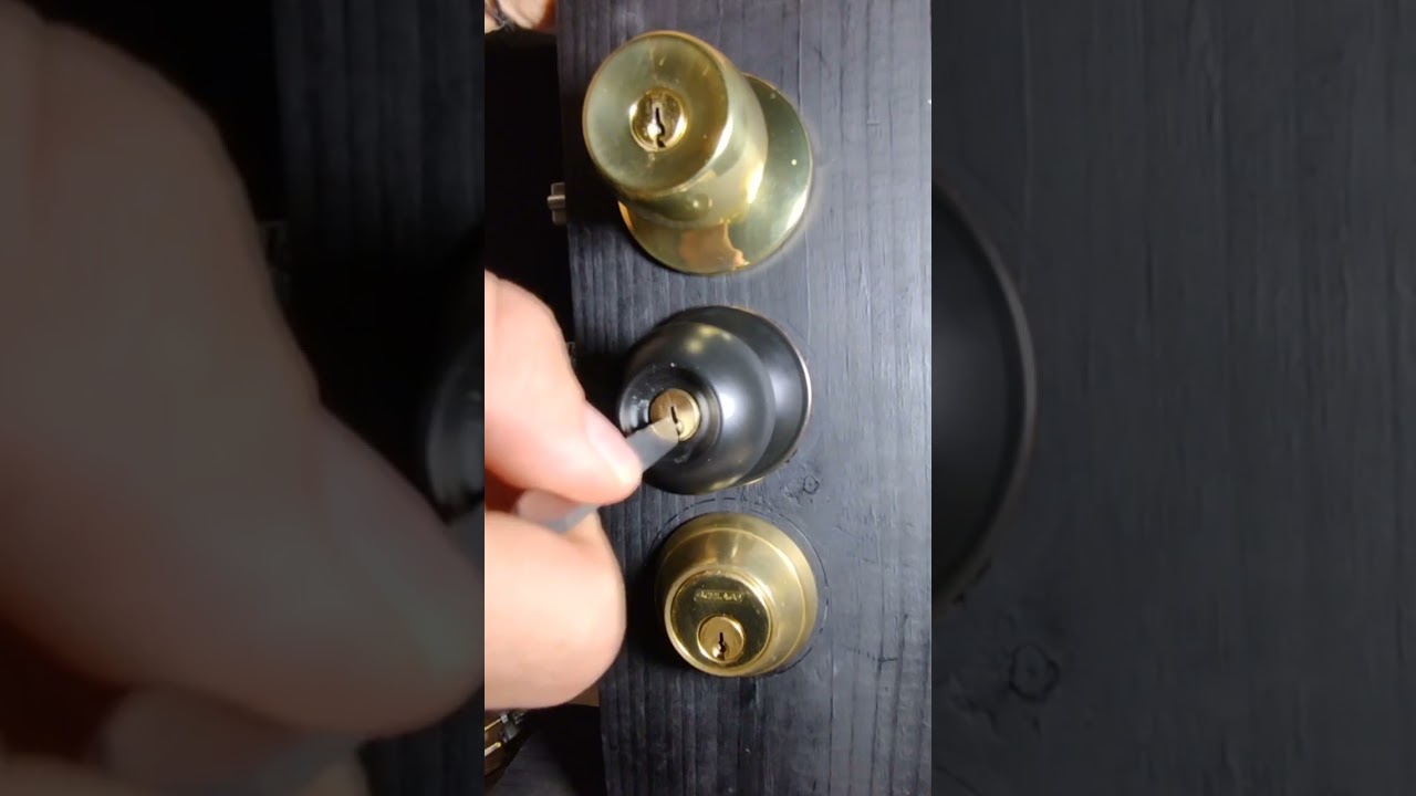 Как открыть обычную дверную ручку без ключа