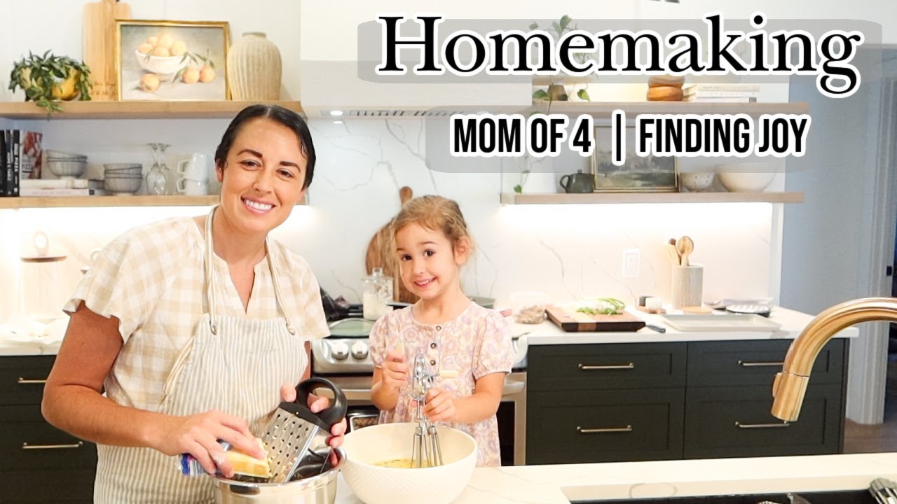 HOMEMAKING AS A MENNONITE MOM OF 4 | BAKING & CLEANING