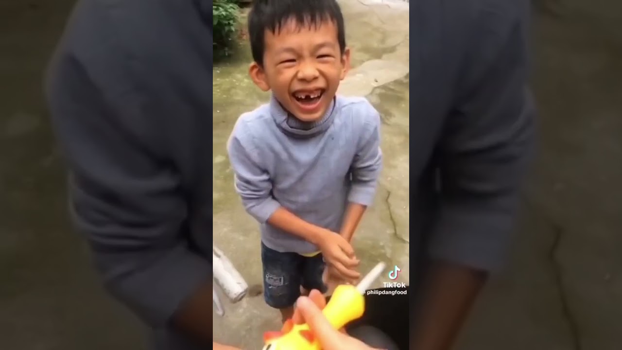 hơi bị r&eacute;n 😂😂 #reviewvui #haihuoc #minhtv #vuive #giaitri