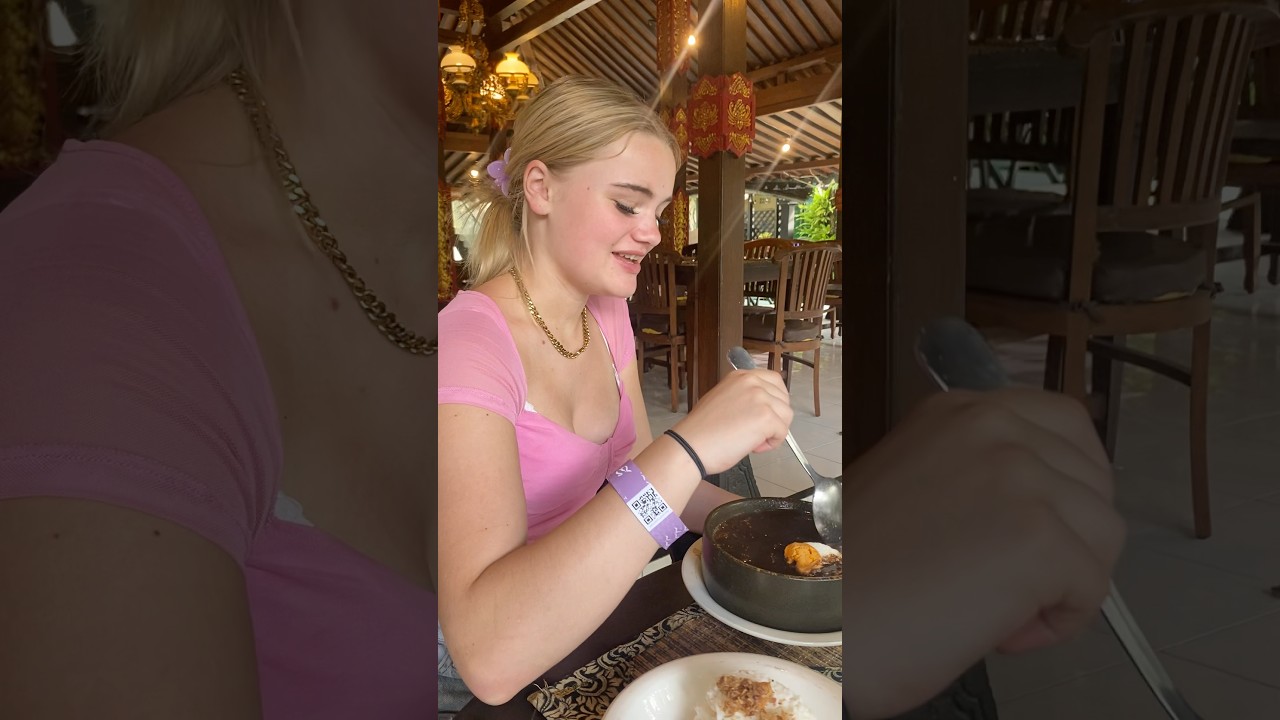 Pertamakali Bule ini makan Rawon 