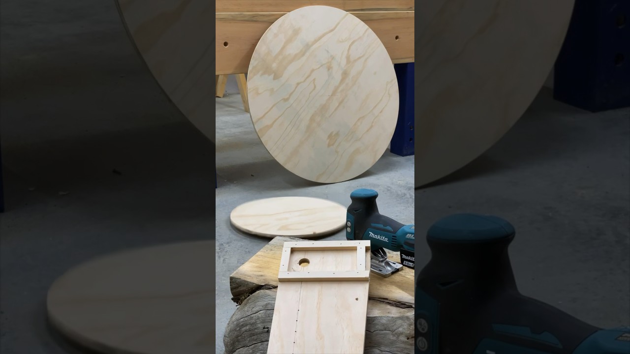 Jig Saw Circles: Easy DIY Circle Cutting Jig #woodworking #diy #jigs #woodworkingjig