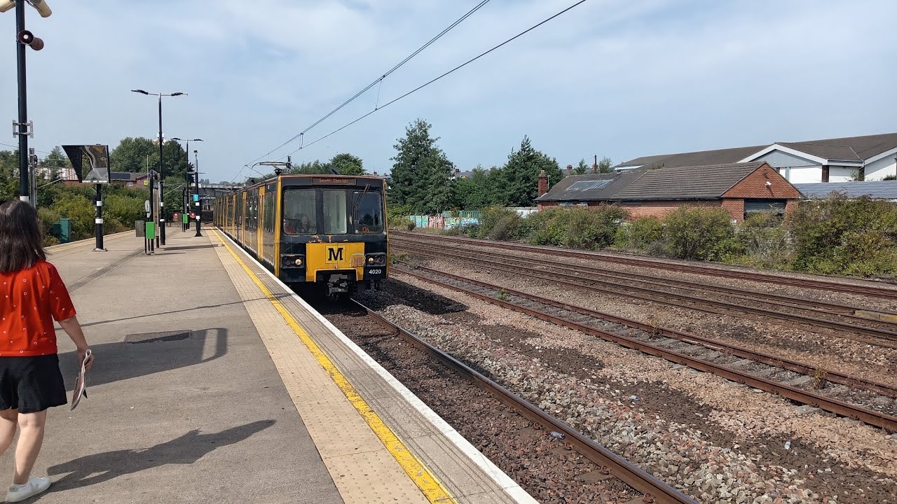 Tyne and wear metro 4020/4028 from pelaw to south Shields 