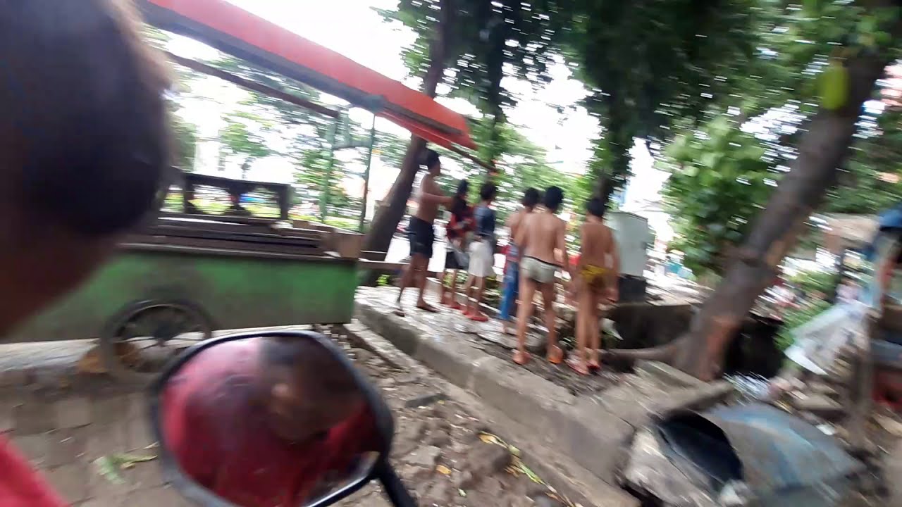 serunya bocil-bocil mandi dikali sehabis hujan airnya bening gaes