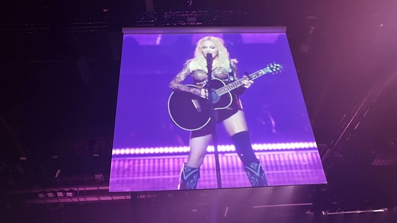 Madonna - Celebration Tour Antwerp - I Will Survive & La Isla Bonita 22/10