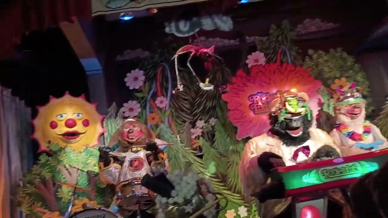 Billy Bob's Wonderland- Scenery And Animatronic Band