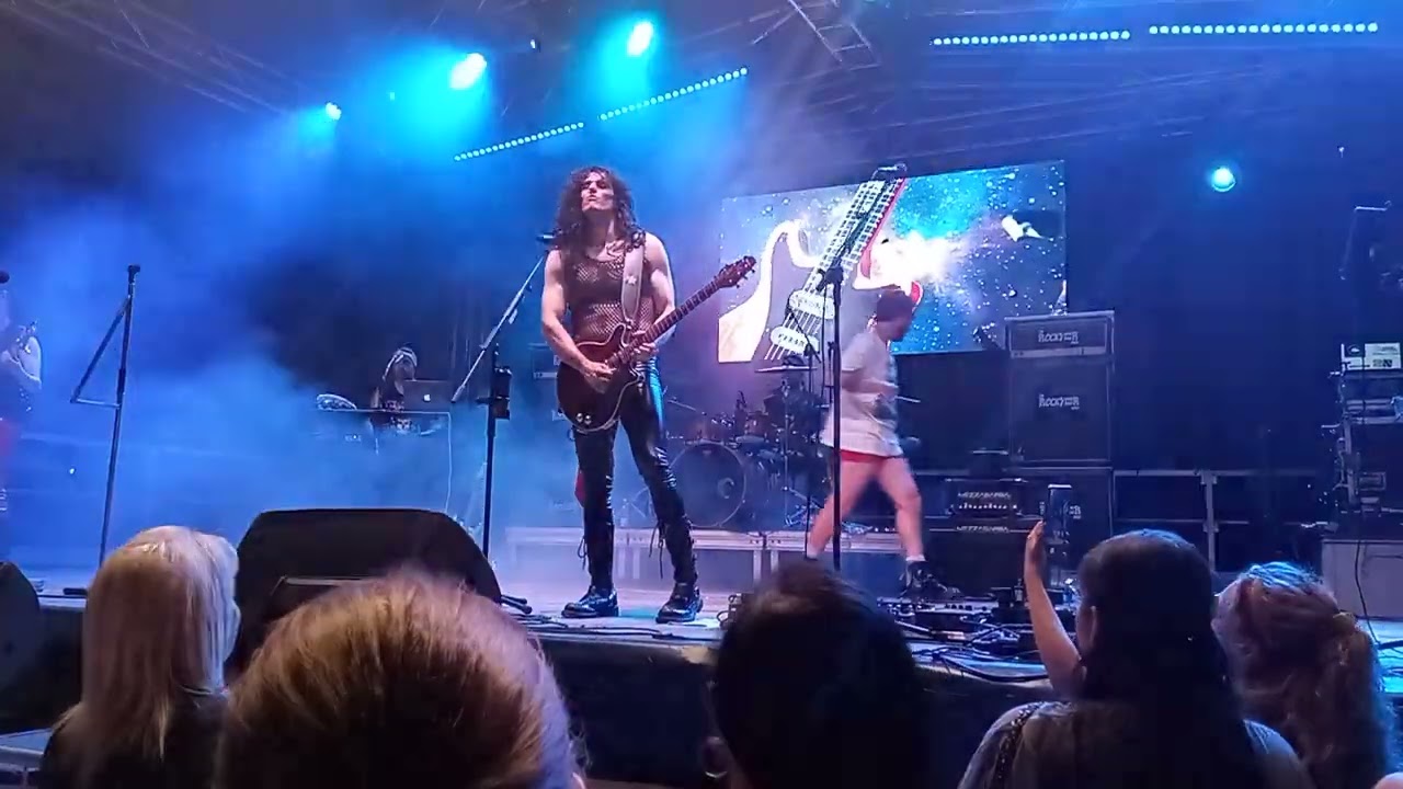 The rockstar show live Collalto wine festival . Mama , Queen cover.