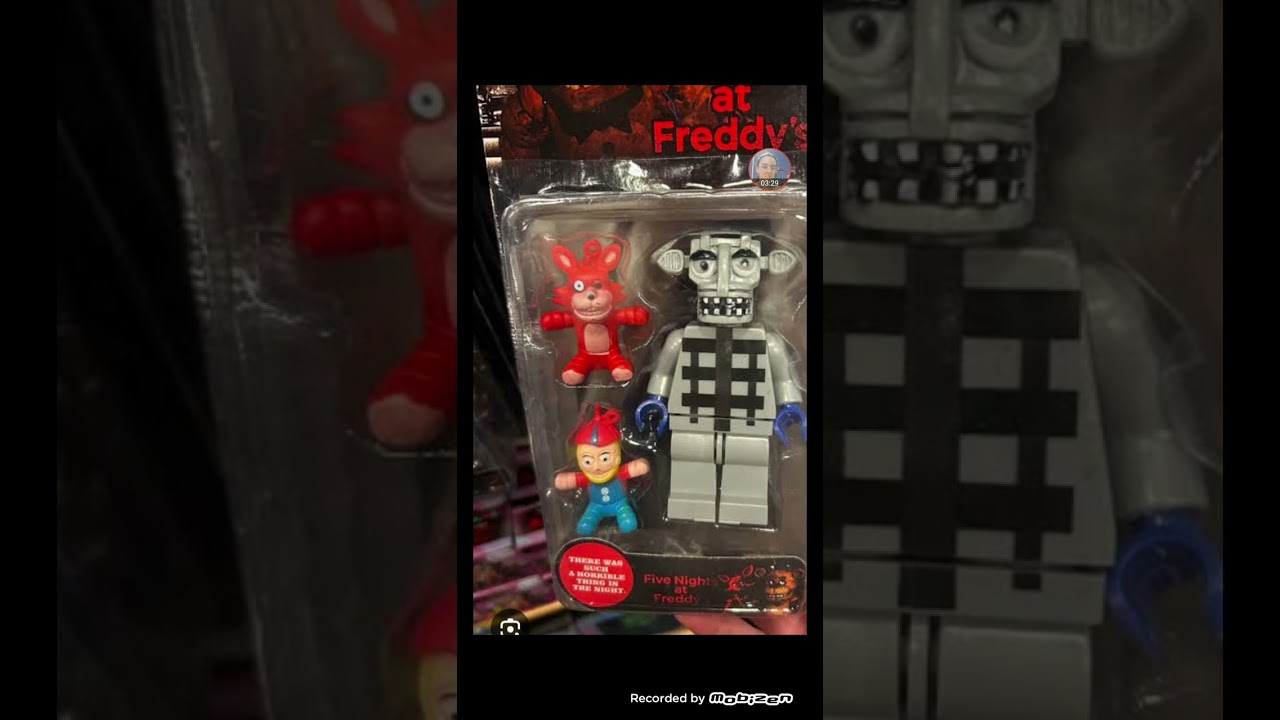 Reagindo a brinquedos falsos de FNAF kkkkkkk (desculpem se o vídeo ficou com áudio atrasado)