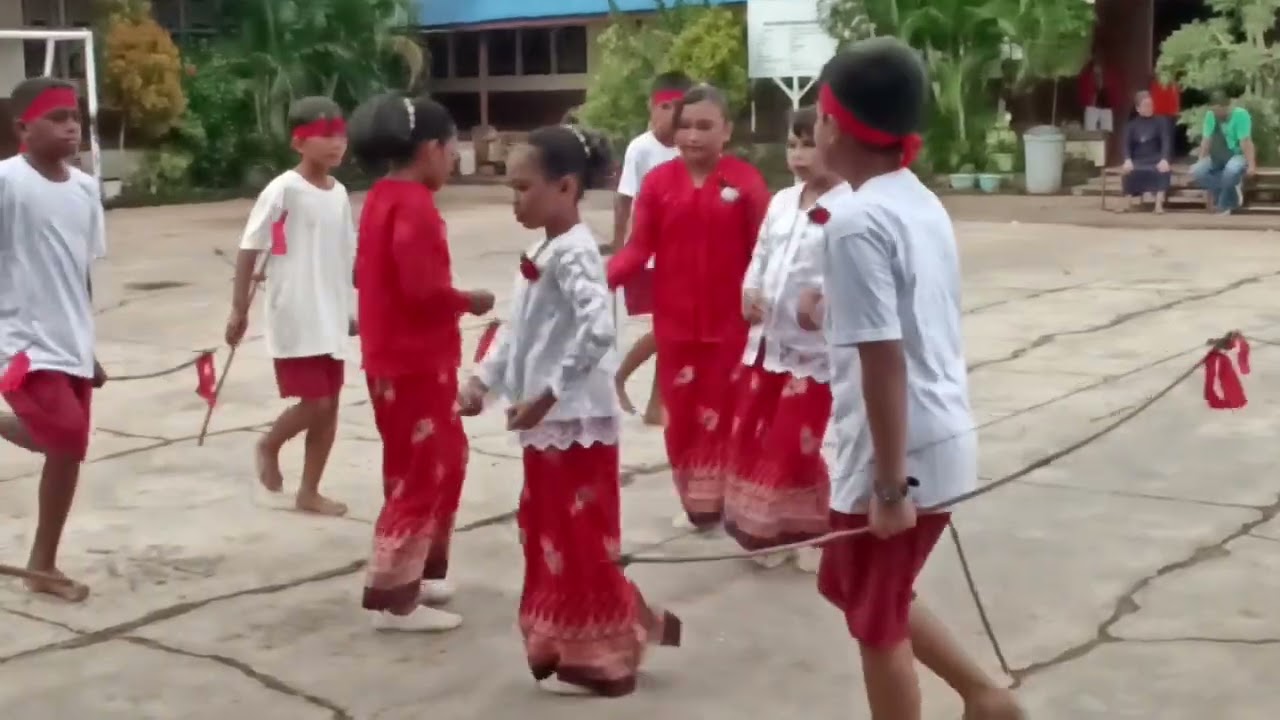 TARI KIPAS DAN TARI PERANG SUKU KEI MALUKU TENGGARA