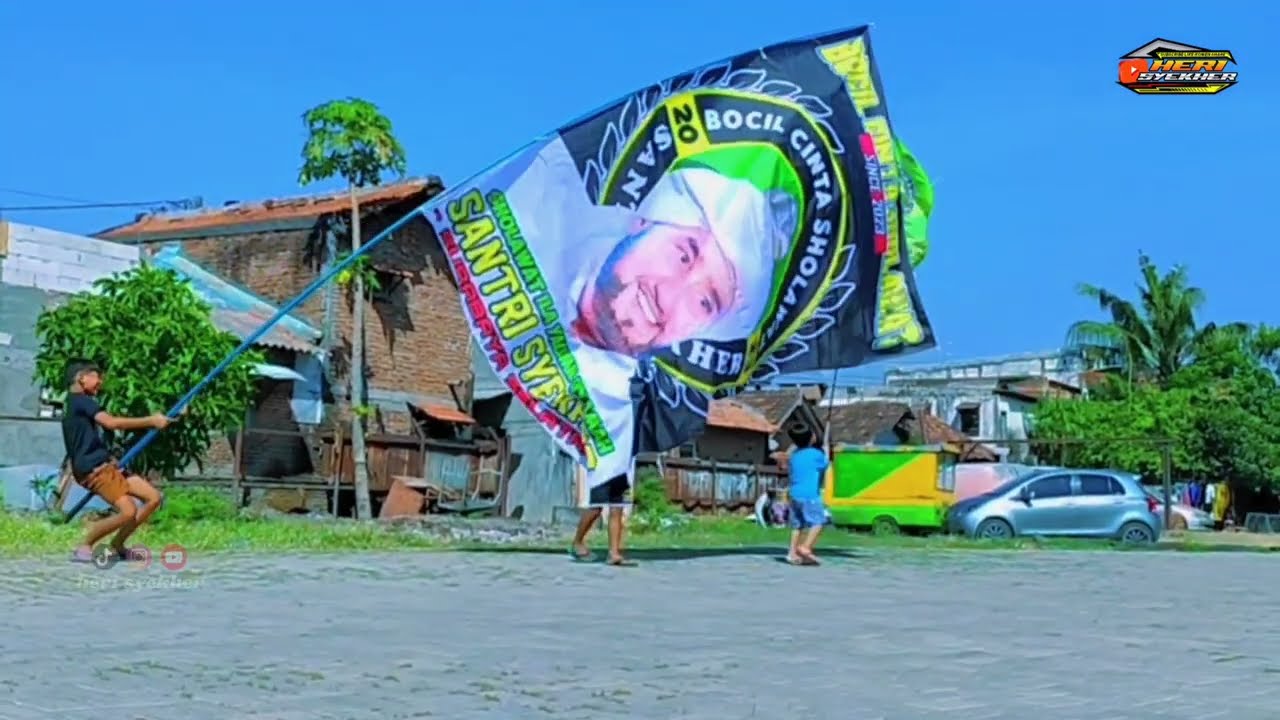 BOCIL CINTA SHOLAWAT MENGIBARKAN BENDERA BESAR SYEKHERMANIA