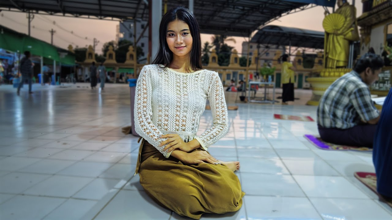 A traditional night in Yangon