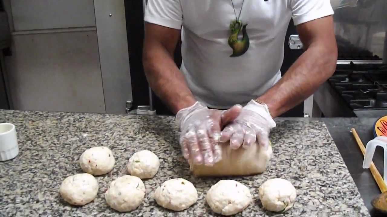 SRI LANKAN CUISINE - POL ROTI (COCONUT FLAT BREAD) WITH CHEF ROHAN