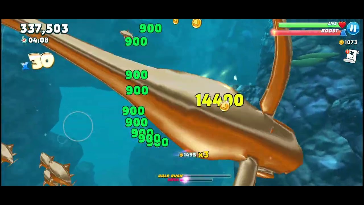 Main hungry shark world 