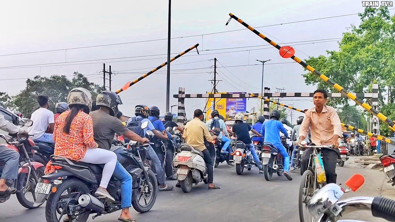 Indian 🇮🇳 Railroad Crossing (Part-10) Everyone is in Hurry!!