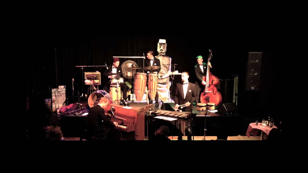 Quiet village (Les Baxter) performed by ÌXTAHUELE