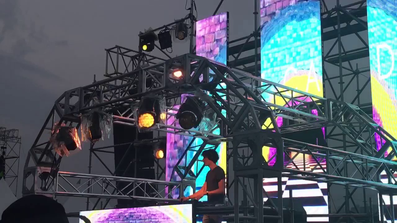 170806 SOUNCE PARADE & WATER WAR TEZCADEY LIVE