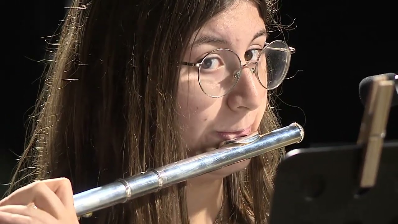 La passione per la musica e i suoni del mondo antico con i giovani musicisti. Immagini di Enzo Pace 