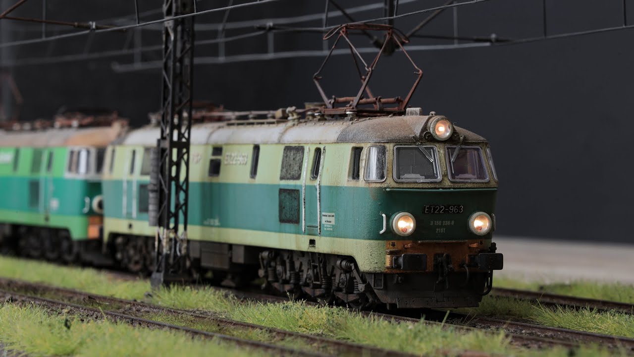 2x ET22 - modele Piko ET22-963 + ET22-1077