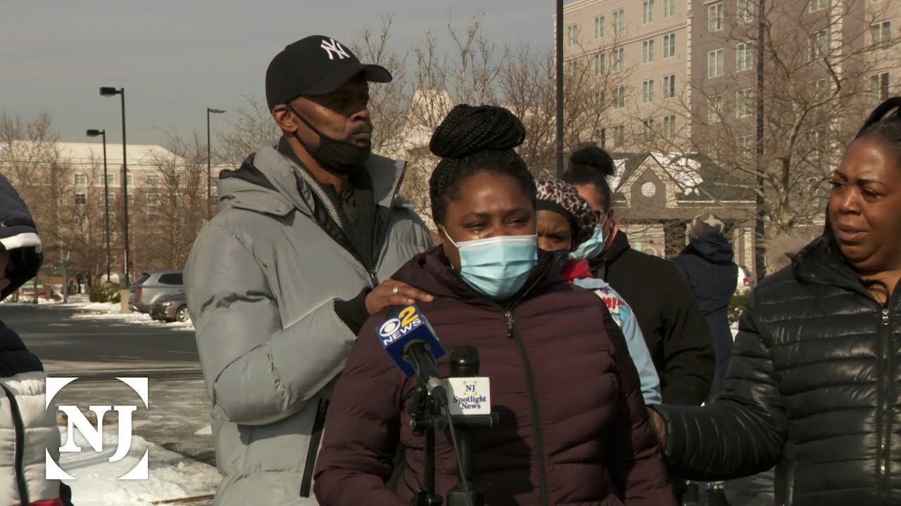 Displaced Oakwood Plaza tenants demand city of Elizabeth act