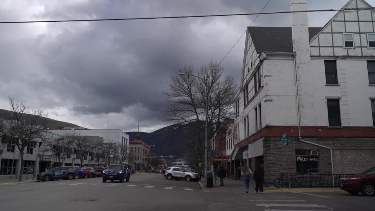 Tenants voice housing concerns as historic Howard's Apartments close for structural renovations