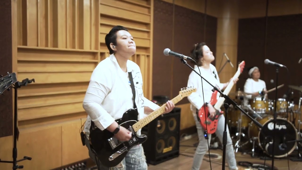 SEKUNTUM MAWAR MERAH - ELVY SUKAESIH COVER BY SAMANTHA BAND | 