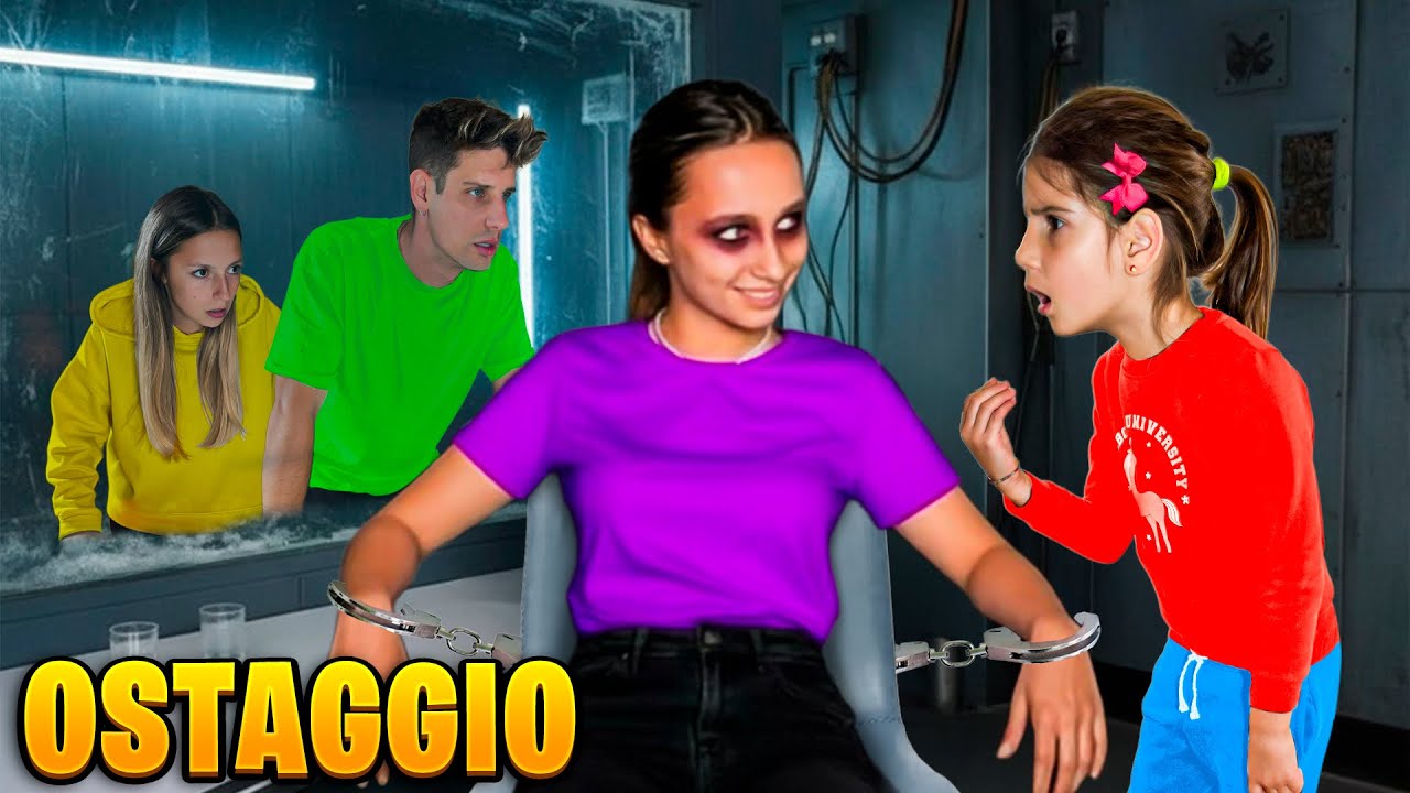 AURORA INTERROGA LA SORELLA GEMELLA CATTIVA DELLA LAURA CATTURATA CON PAPÀ MIKE! TROVA UN ACCORDO?