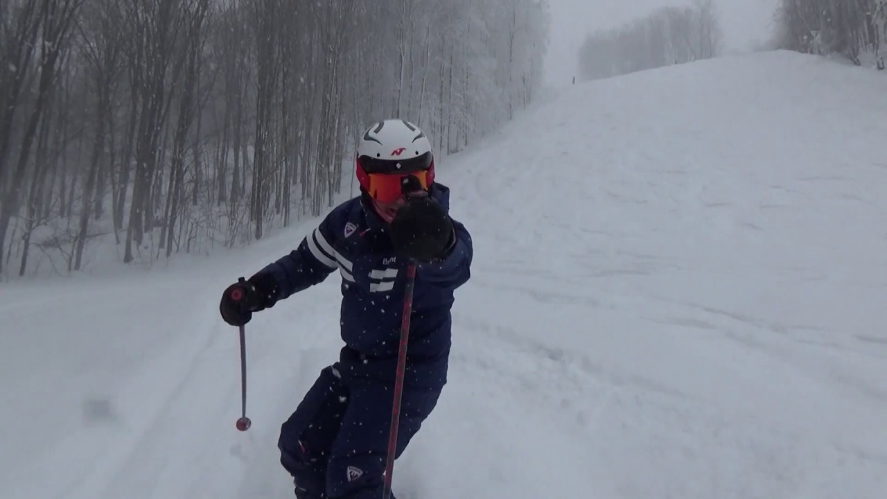 S'amuser à skier dans la poudreuse par FRED LÉPINE