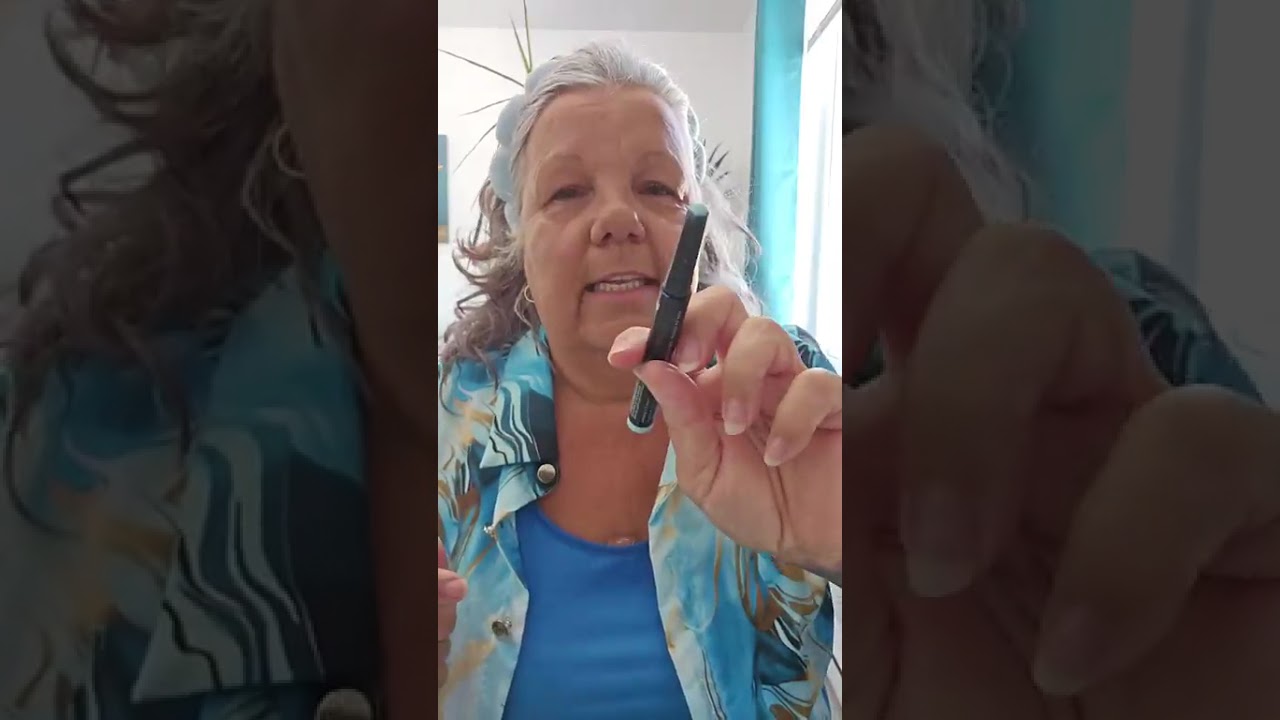 Bien nettoyer la peau avant nos soins de jour Younique Chantale Simard Madame Rouge a lèvres