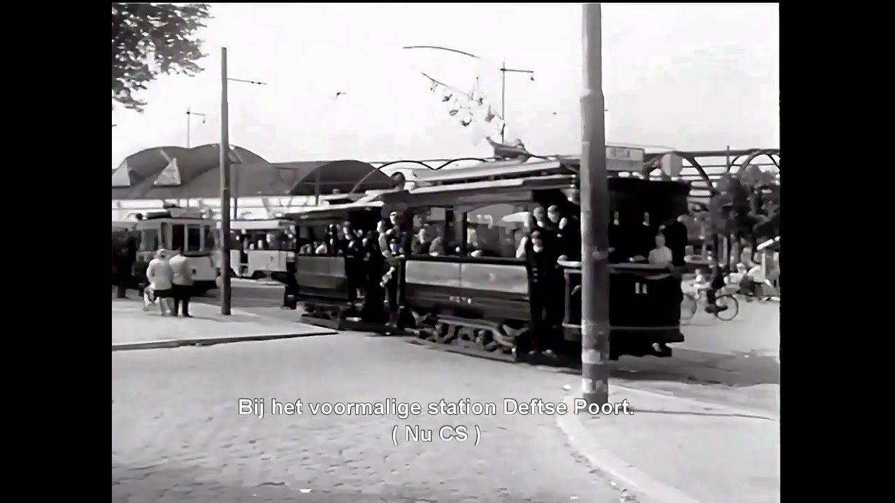 Parade van antieke trams Rotterdam 1946