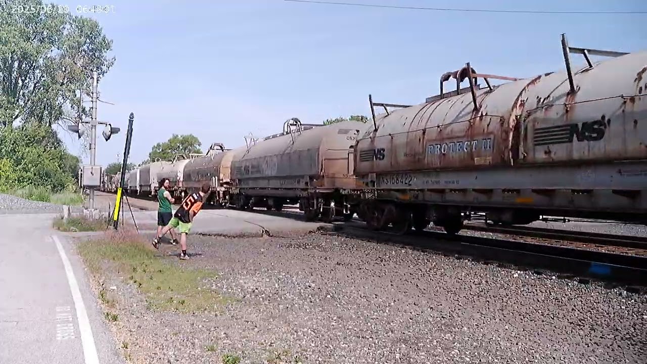 TrainVideo Of A TRIPOD View With A BNSF ??? EB Train In The Chesterton Indiana, USA Area By Gabriel