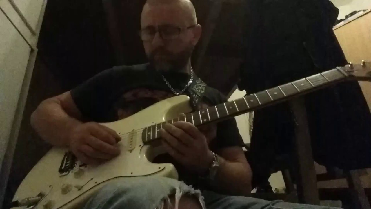 £20 guitar My 30+ years old SUNN MUSTANG