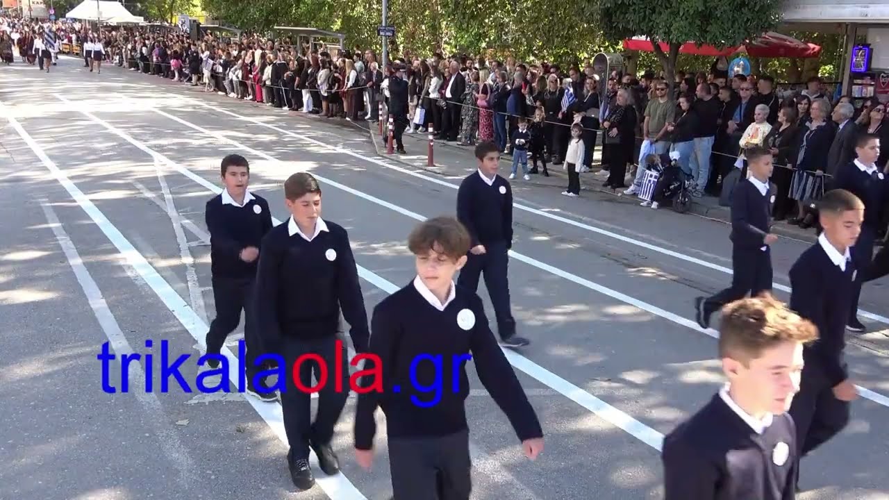 Τρίκαλα Παρέλαση 28ης Οκτωβρίου 2025 όλα τα Γυμνάσια πέρασμα μαθητών μέρος 2ο από την δεξιά κάμερα