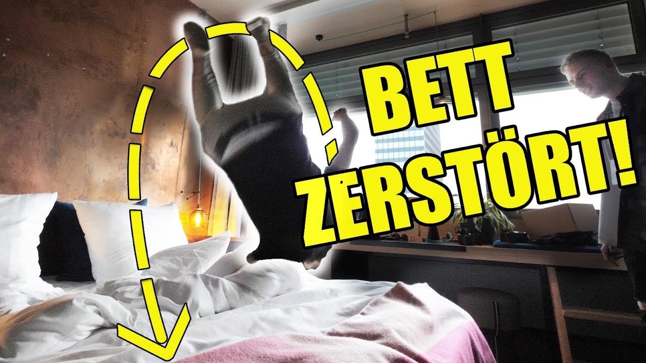 Hotelbett mit Salto ZERST&Ouml;RT
