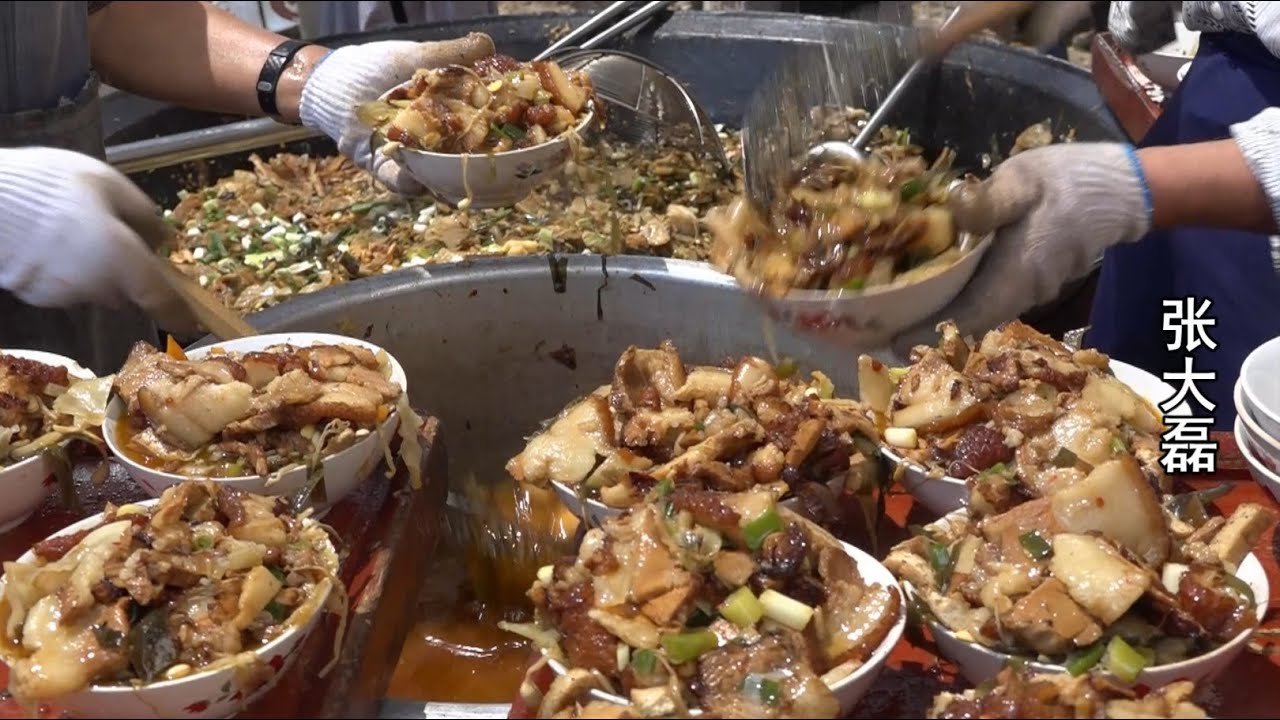 河南大山里的结婚酒席，就是这么低调且朴实无华，大碗肉片怼起来
