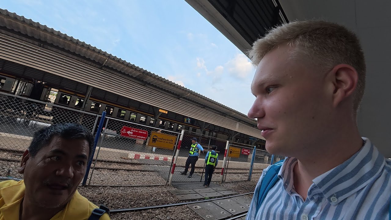 FIRST CLASS TRAIN IN THAILAND (my first vlog ever)