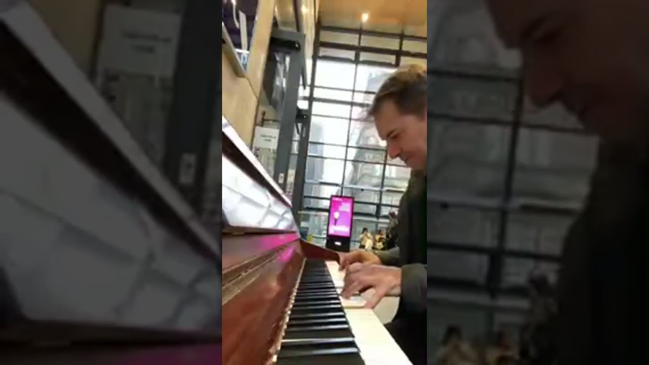Street piano tour de force 20 minutes 