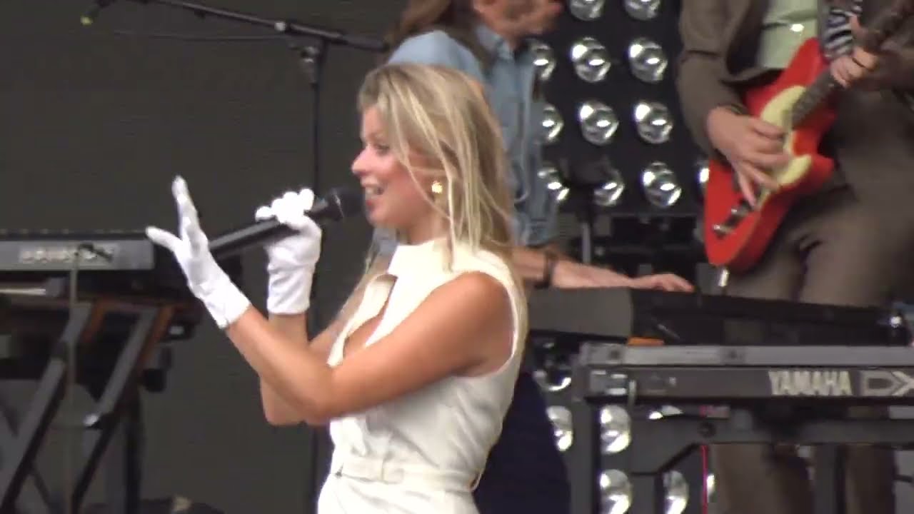 Dabeull Live Band - Look In The Mirror & Let's Groove (Live) Paris, Rock en Seine 2025