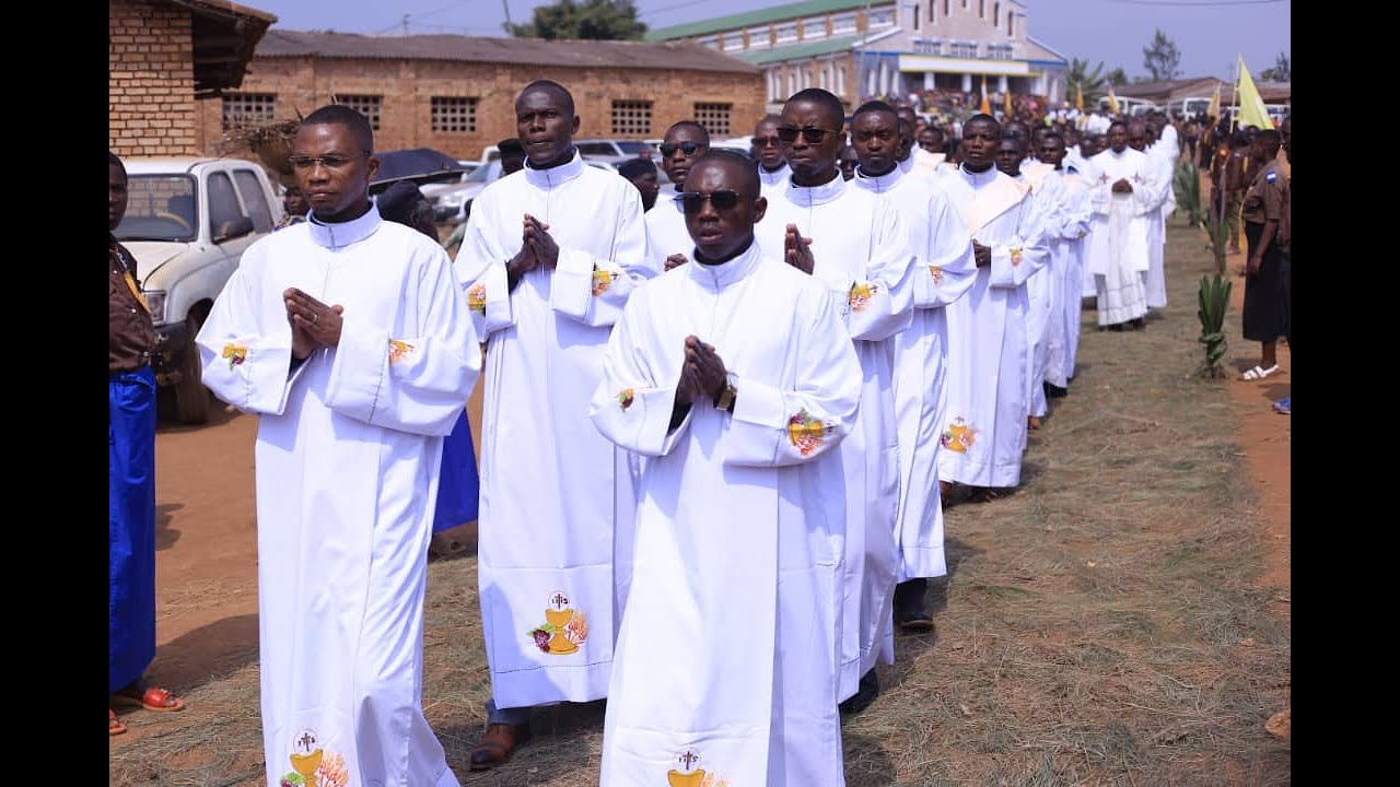Procession d'Entrée à la Messe d'Ordination sacerdotale 2025 à Gasenyi-Ngozi