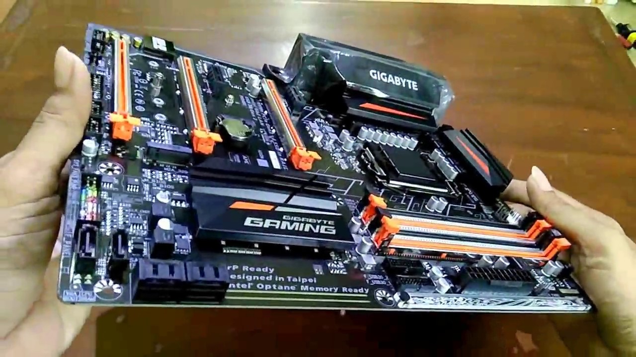 Unboxing Gigabyte Z270 Phoenix Gaming feat i7-7700K Kabylake socket 1151