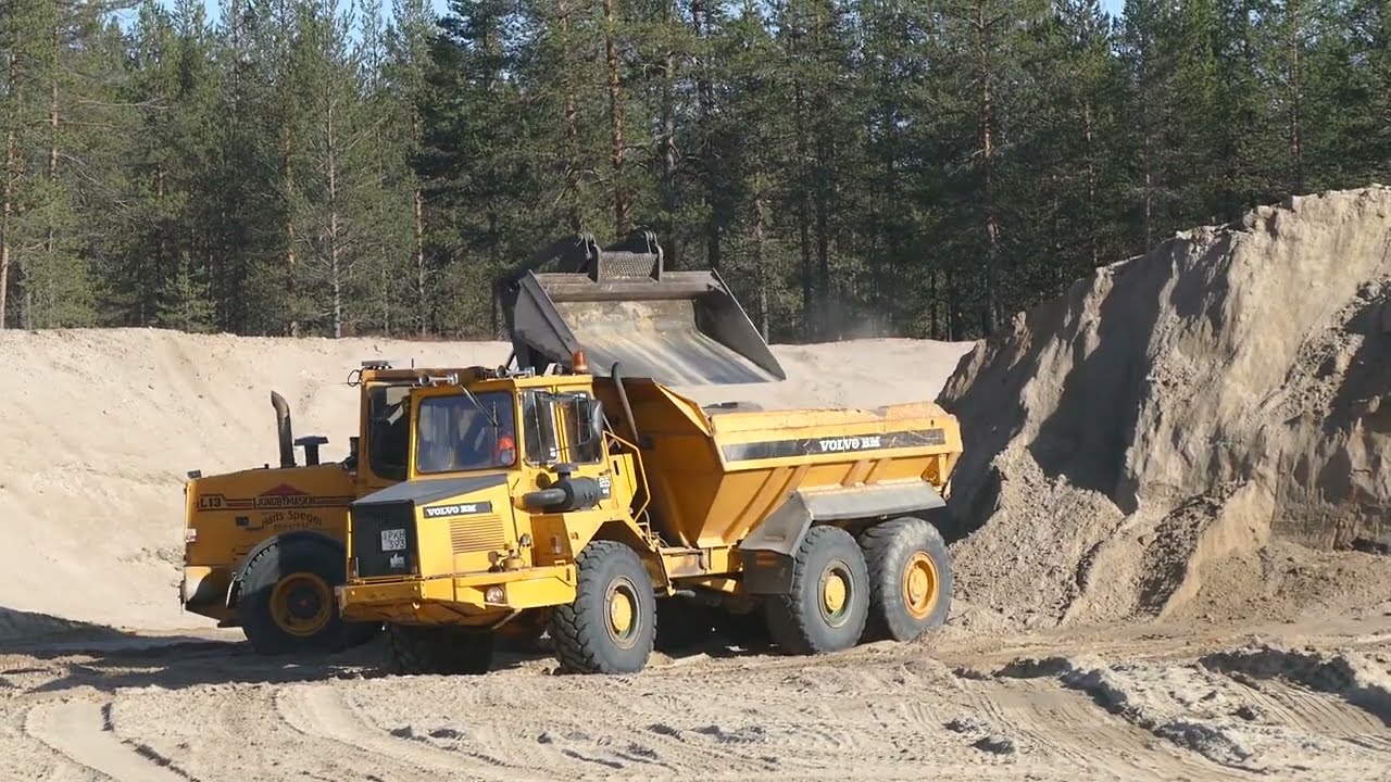 Ljungby L13 loading  Scania T142H V8  and Volvo BM A25 6x6