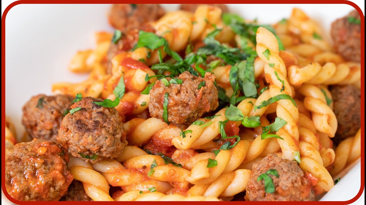 Nudeln mit Hackbällchen | Rezept schnell und einfach