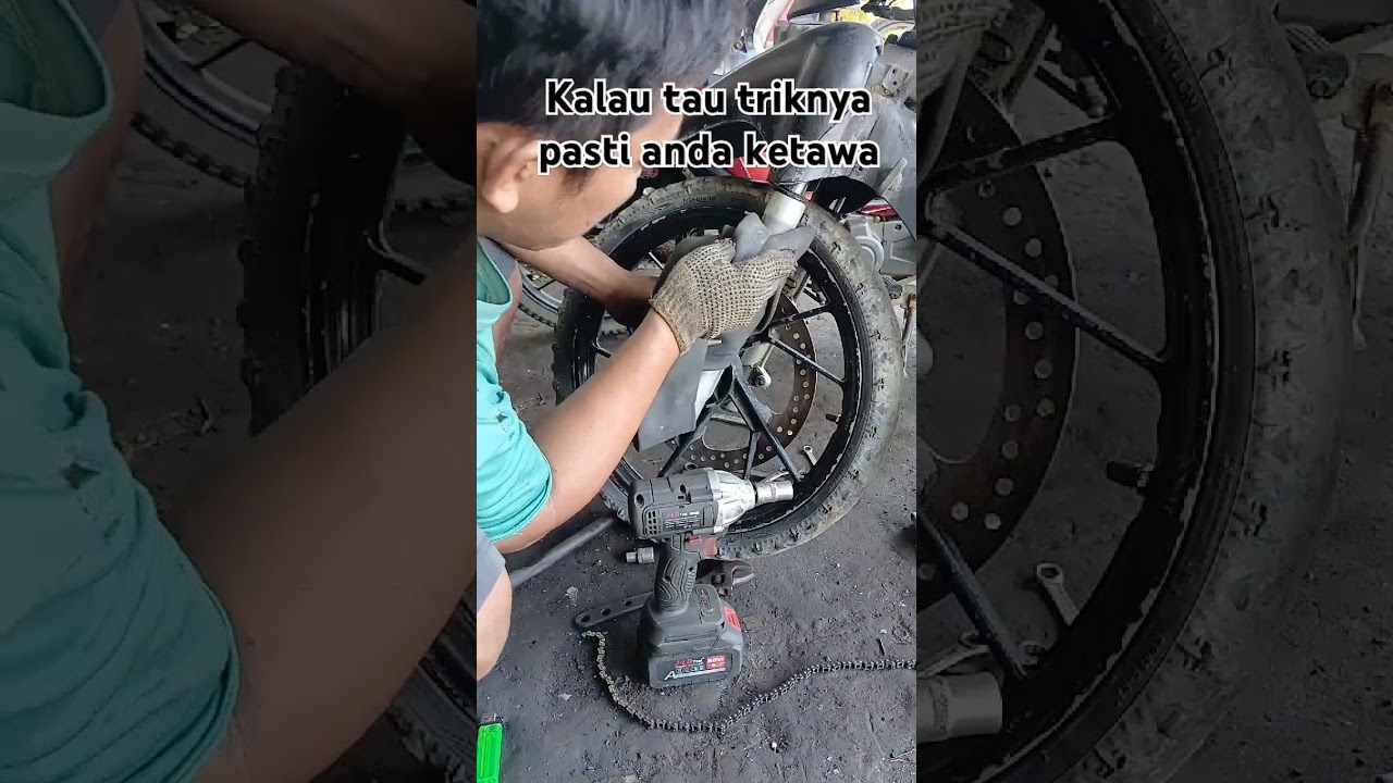 Trik memasukan ban dalam tanpa membuka as baut, hiburan dulu bro#mekanik #bengkelmotor #otomotig
