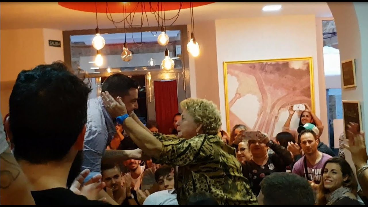 Toni Piojo le canta a su madre el pasodoble 