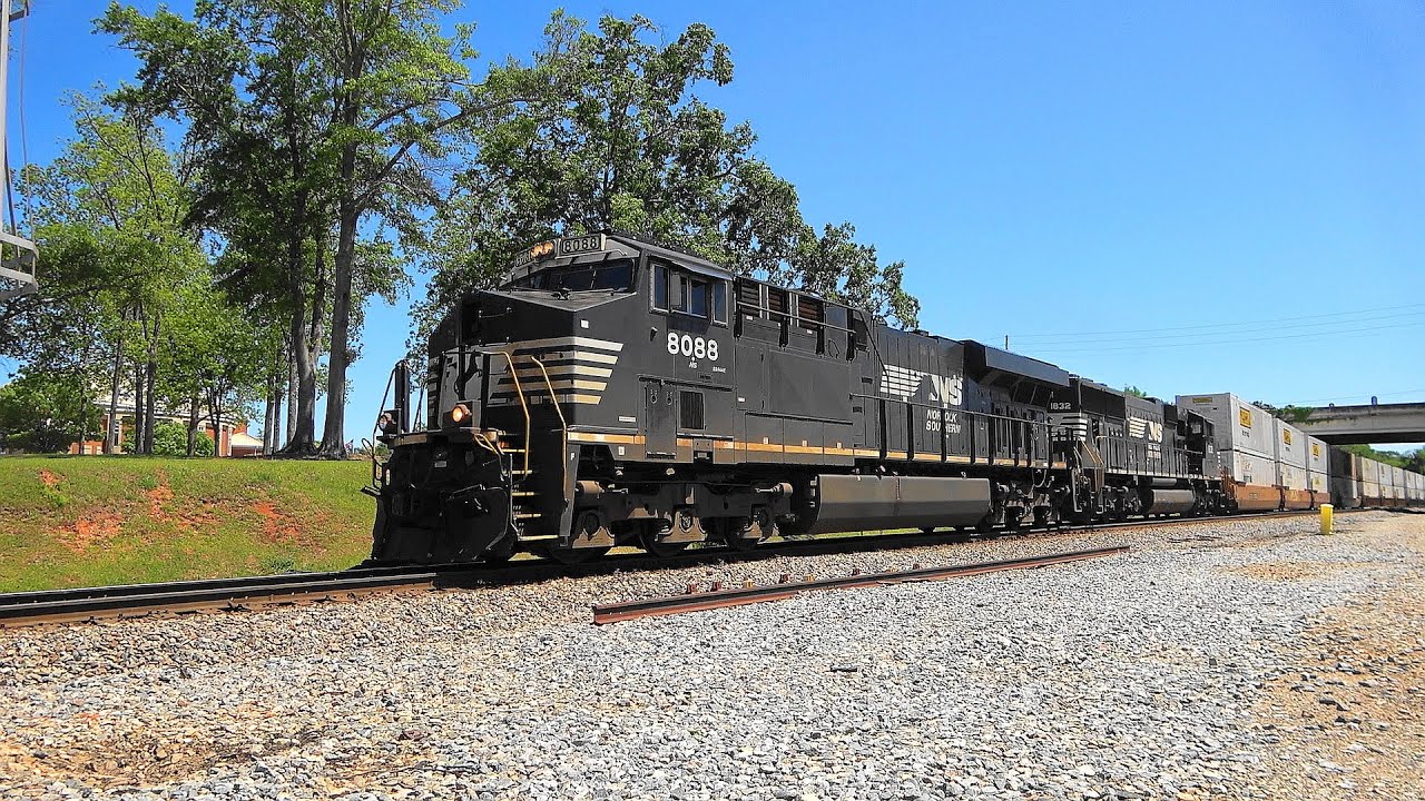 NS 287 pulls out of the siding in Stockbridge, Ga.