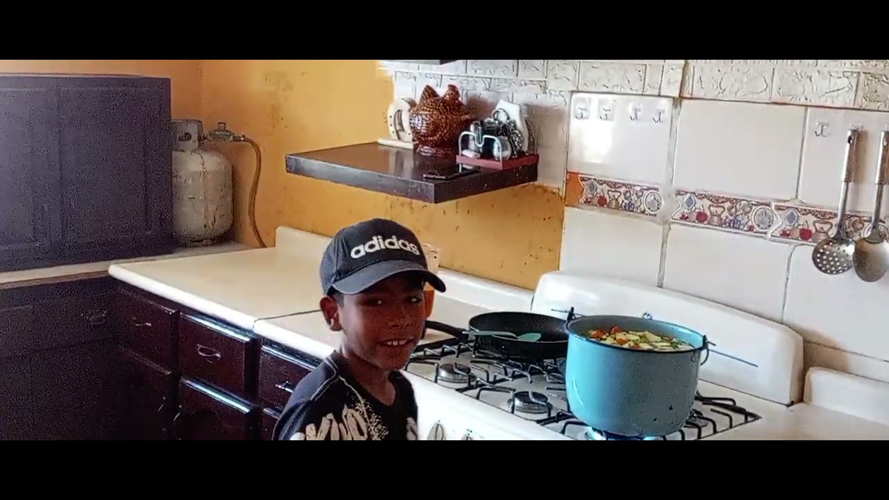 Un caldito de camarón con pescado amigos 