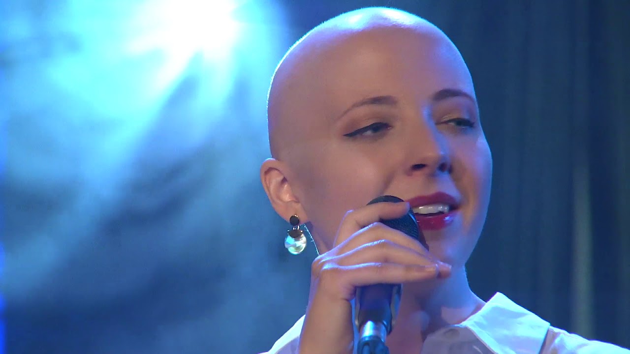 Píseň Spoutaní, zpěv Anna Julie Slováčková - Show Jana Krause 18. 12. 2019