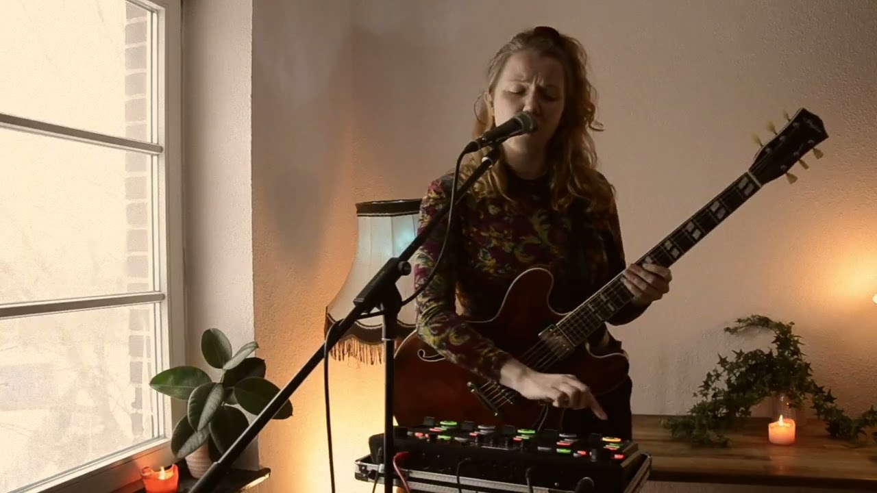 ZSÓ ZSÓ - Into The Woods (Live Studio Version)