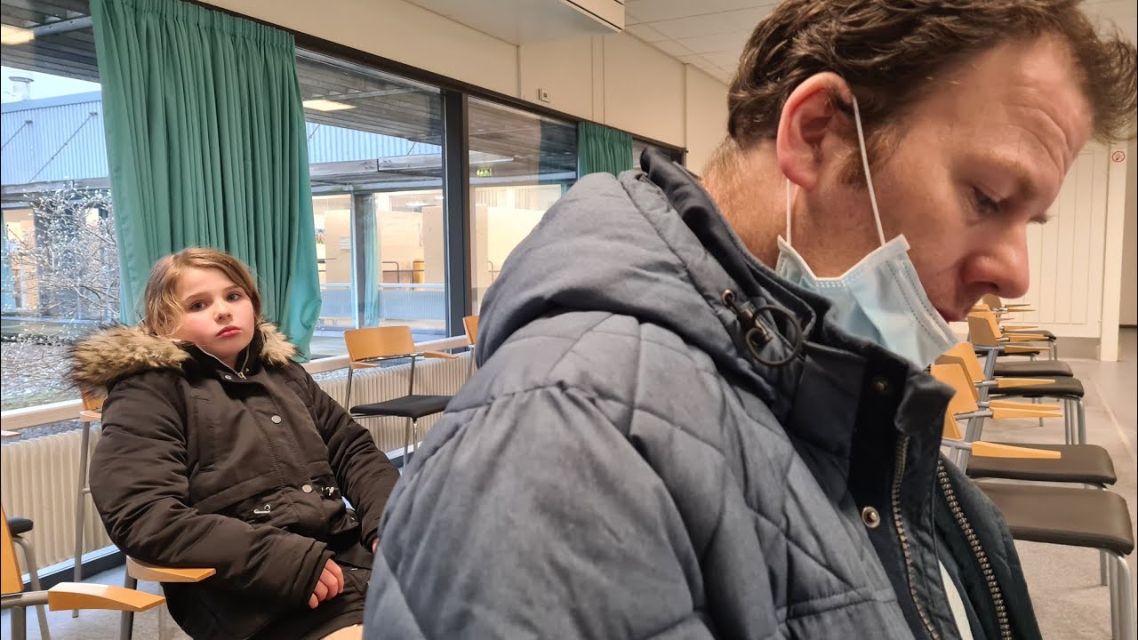 Hvad siger pigerne til 1. Corona vaccine💉VINTERFERIE & MCDONALD'S 🥤
