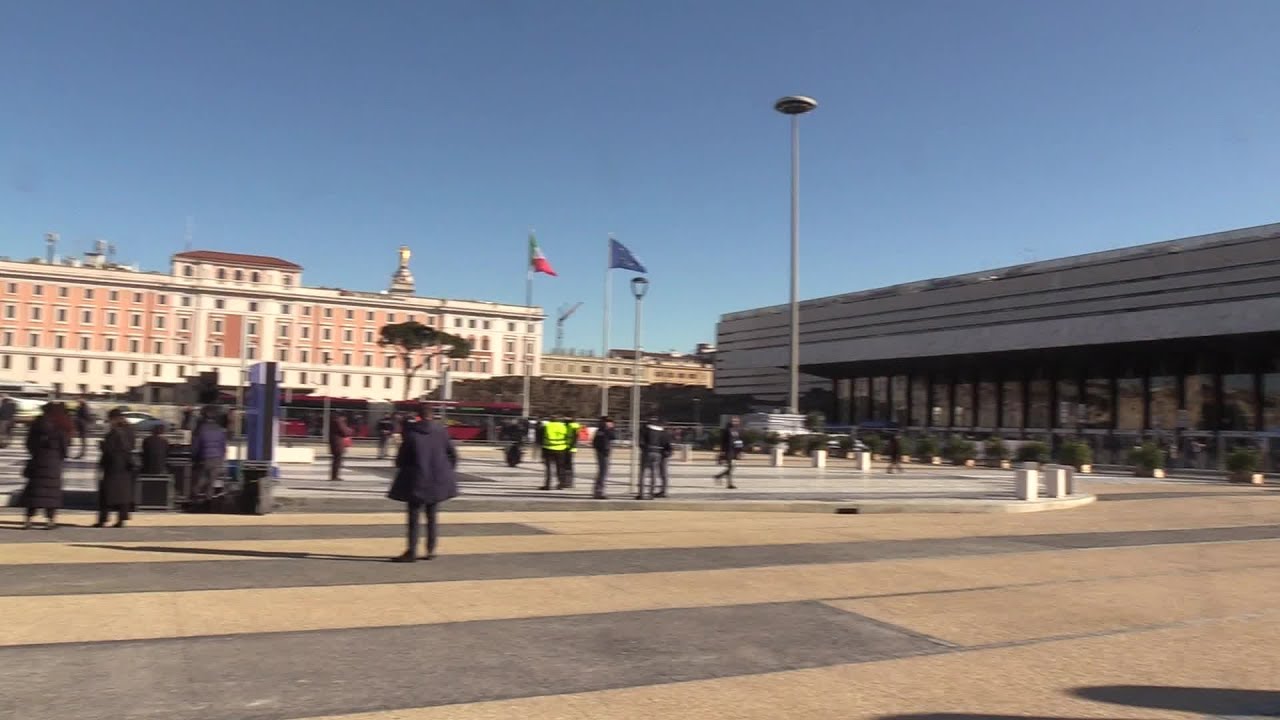 A Roma inaugurata piazza dei Cinquecento. Gualtieri: "Completa in estate"