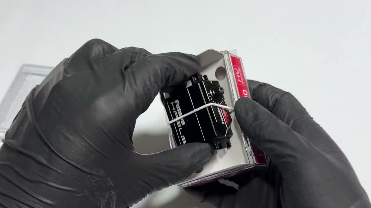 Futaba HPS - CB700 HV Brushless Digital Servo (Unboxing and First Look)
